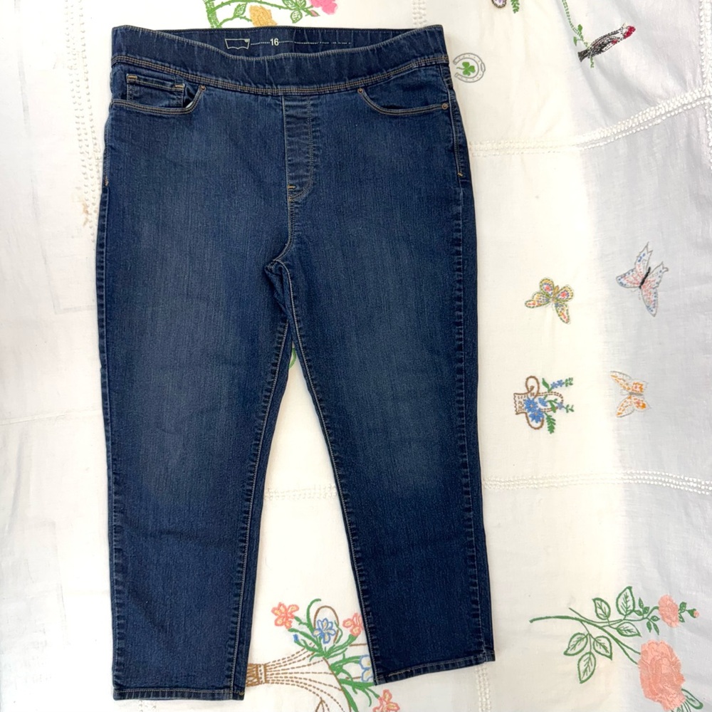 Levi’s Pull On Jegging Plus Size 16 elastic waist jeans with functional pockets